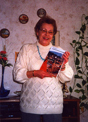 Christa Hartmeyer mit Buch